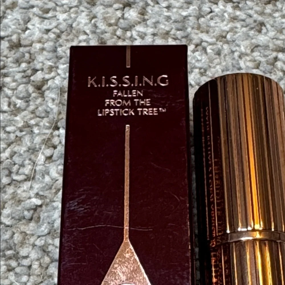 Charlotte Tilbury K.I.S.S.I.N.G Lipstick Yes Honey Nude Beige NWT